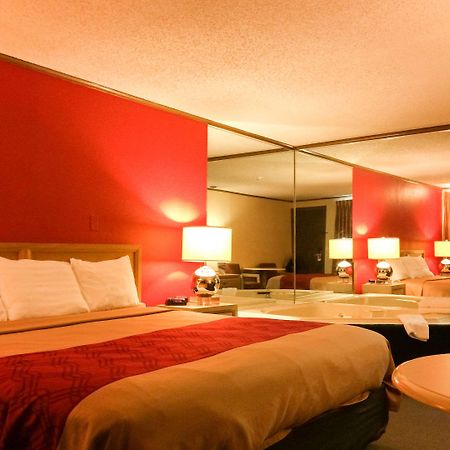 Econo Lodge Norwalk Esterno foto