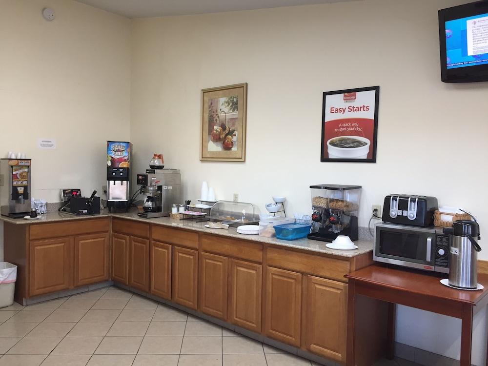 Econo Lodge Norwalk Esterno foto