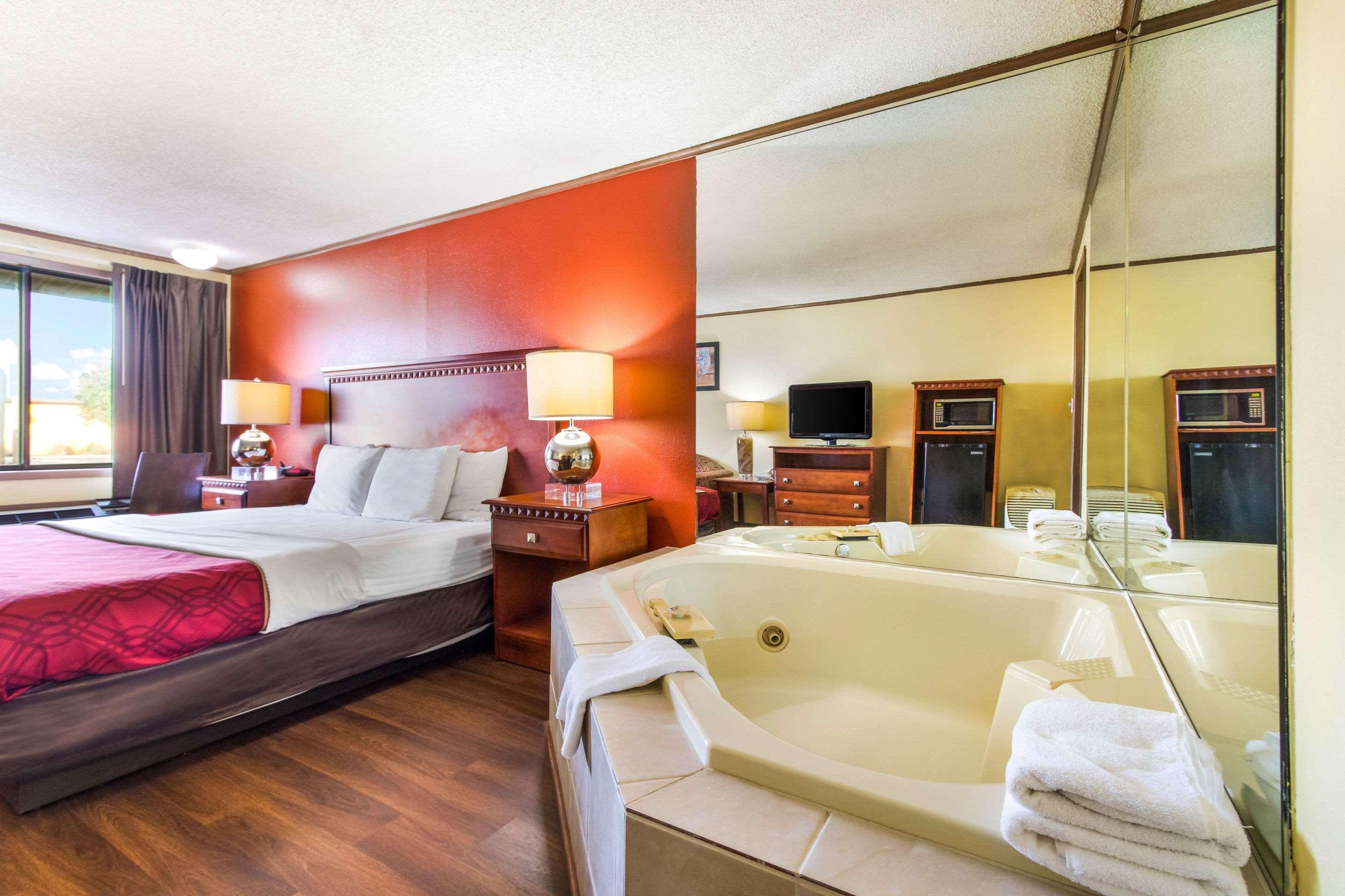 Econo Lodge Norwalk Esterno foto