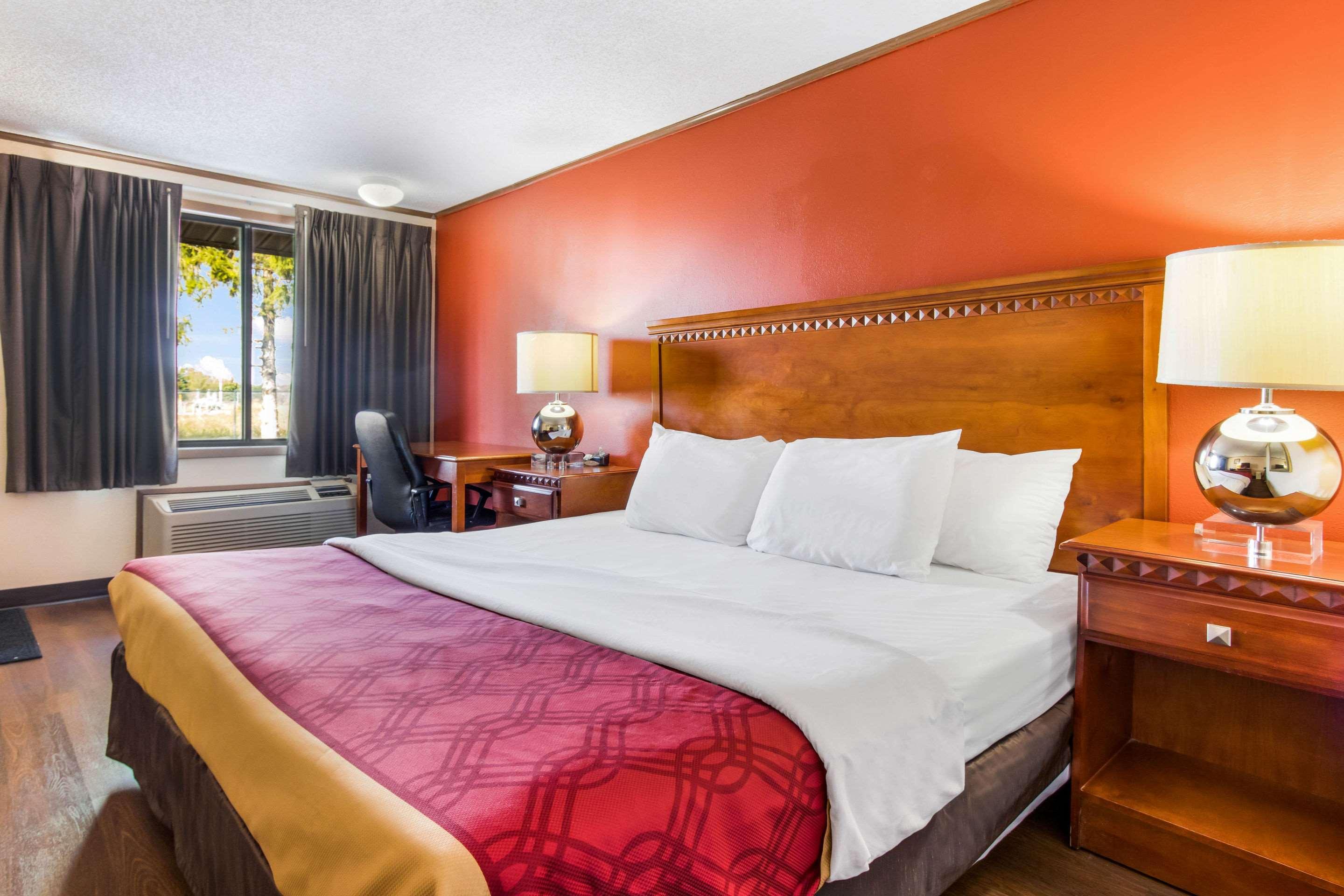Econo Lodge Norwalk Esterno foto