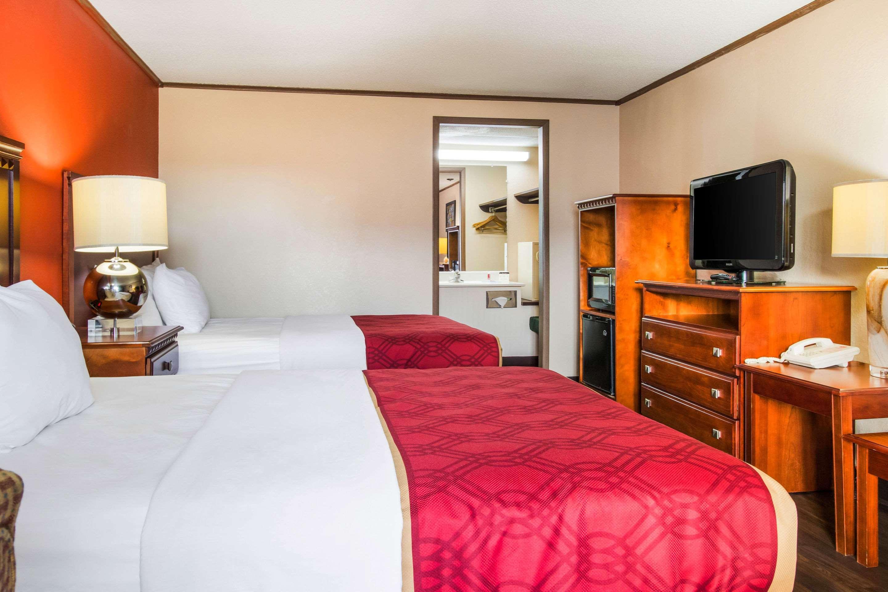 Econo Lodge Norwalk Esterno foto