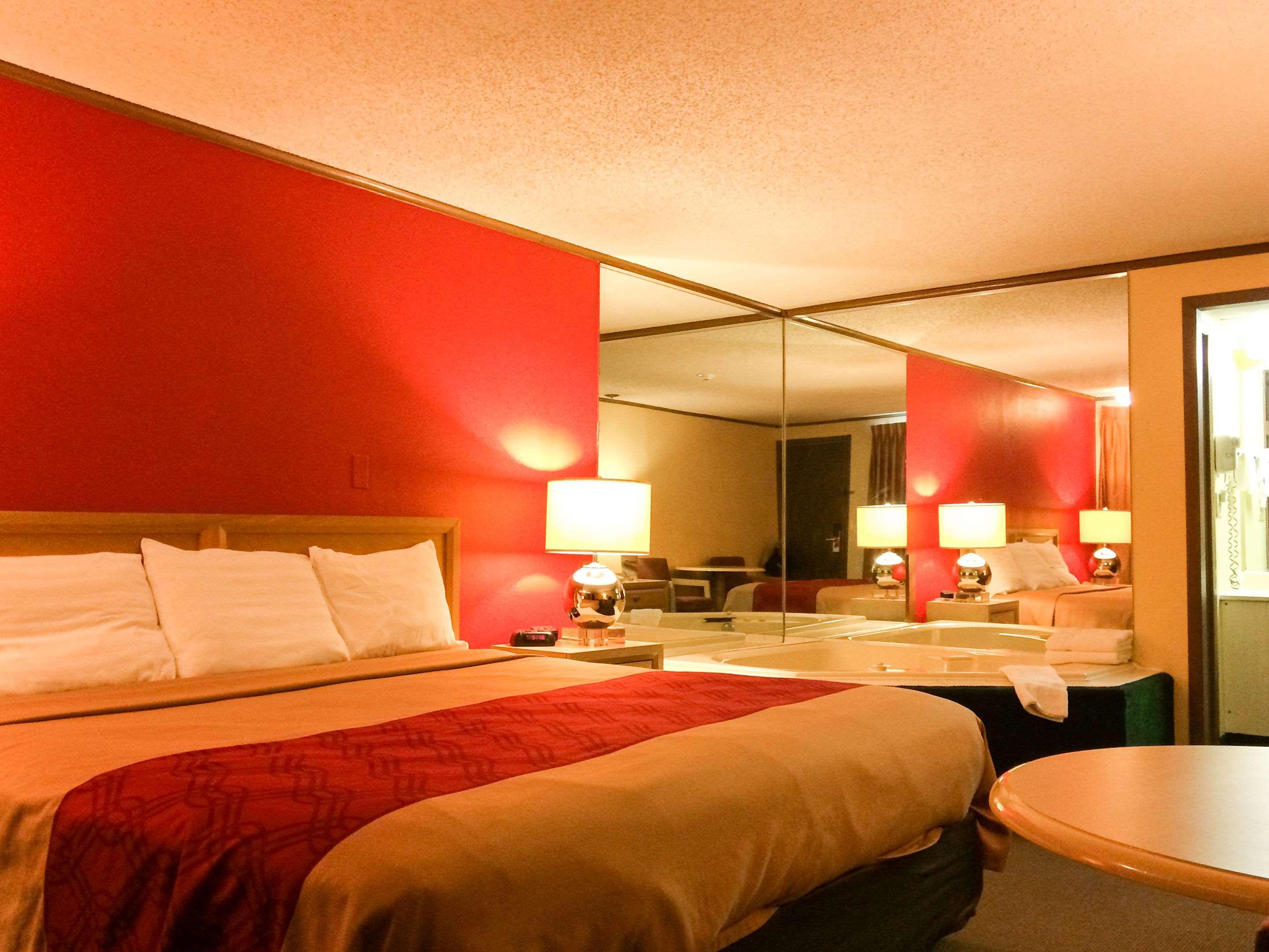 Econo Lodge Norwalk Esterno foto
