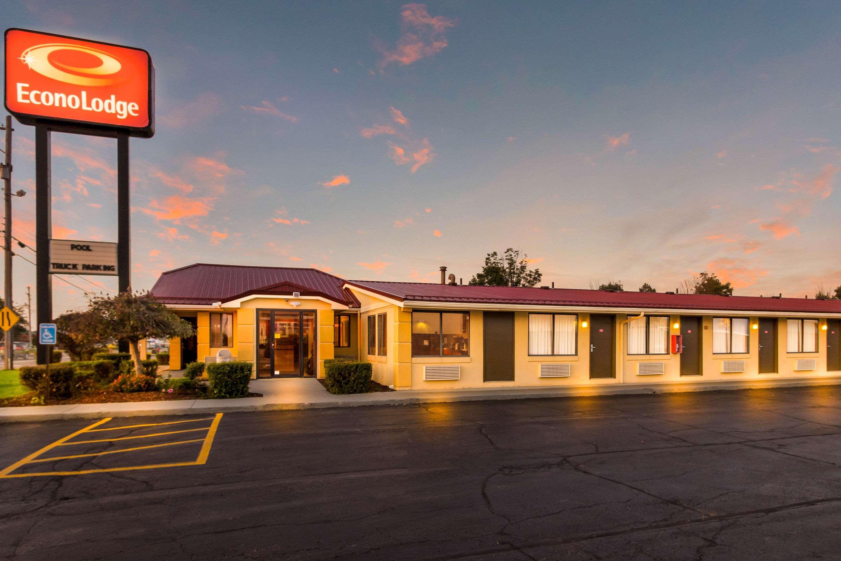 Econo Lodge Norwalk Esterno foto