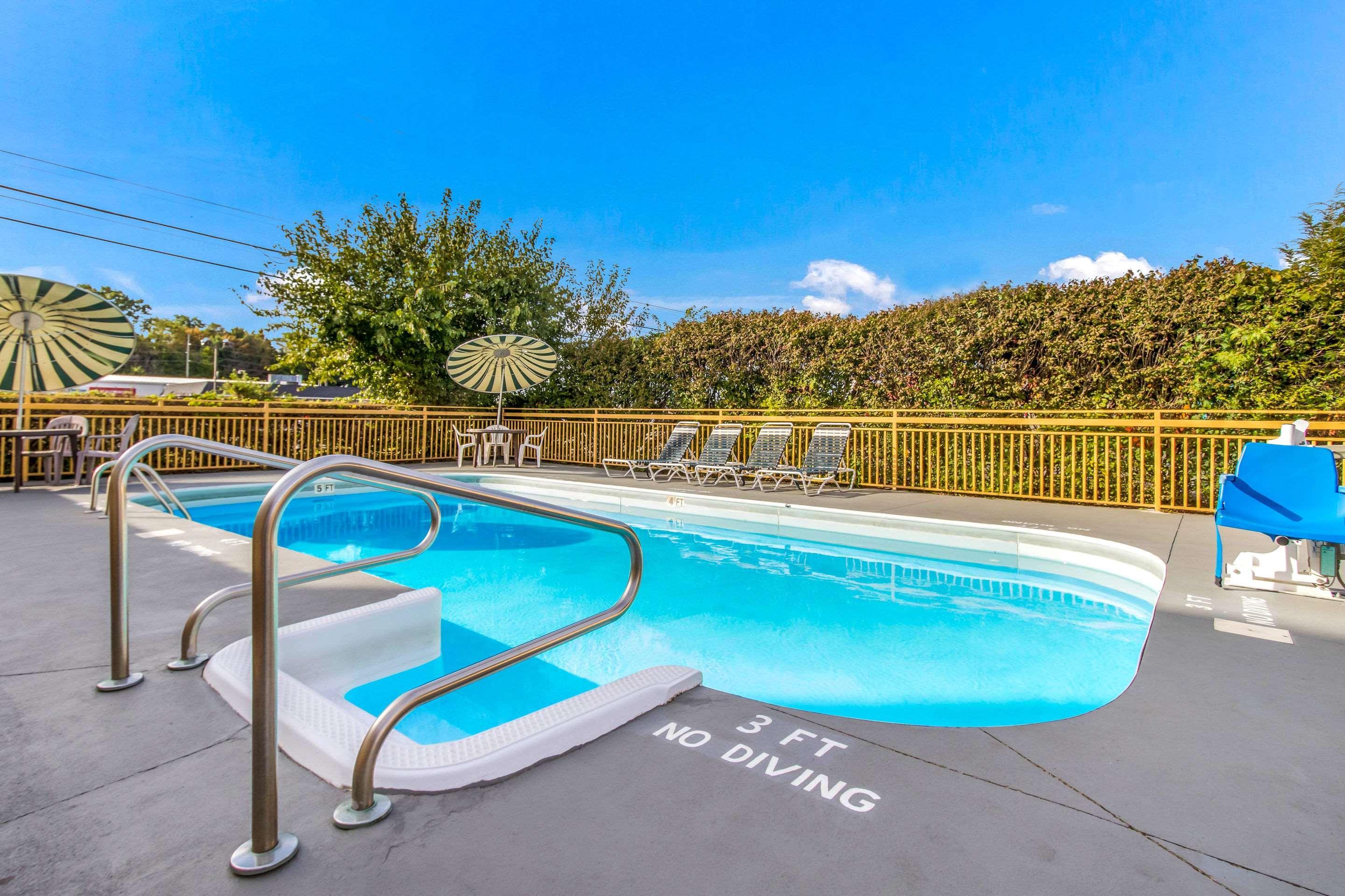 Econo Lodge Norwalk Esterno foto