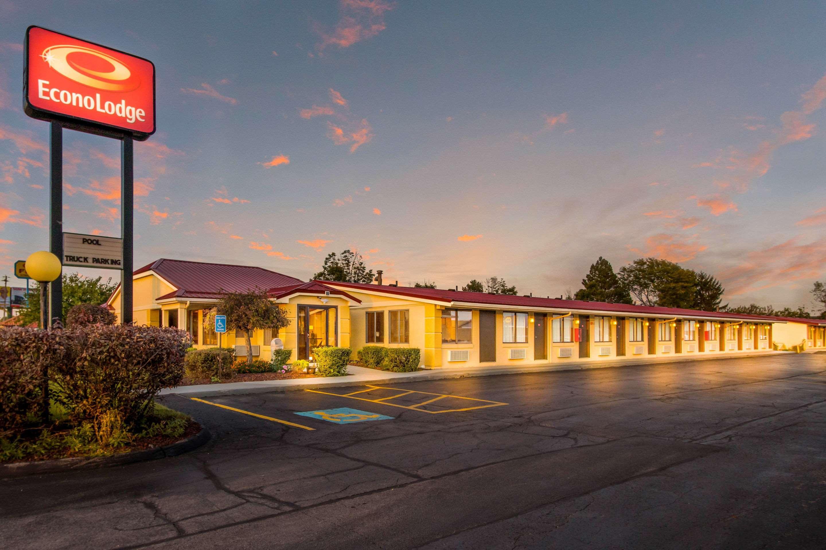 Econo Lodge Norwalk Esterno foto