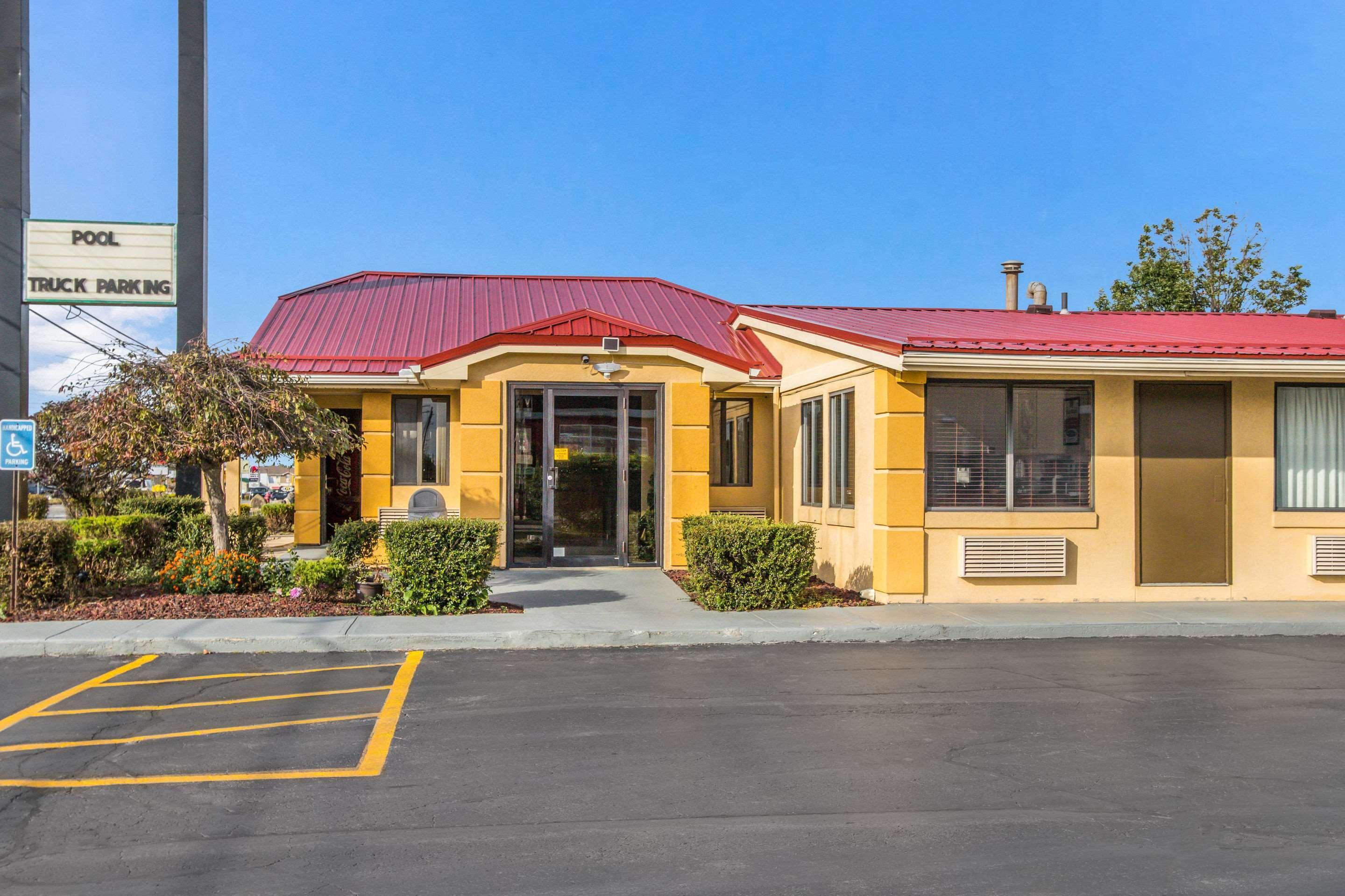 Econo Lodge Norwalk Esterno foto