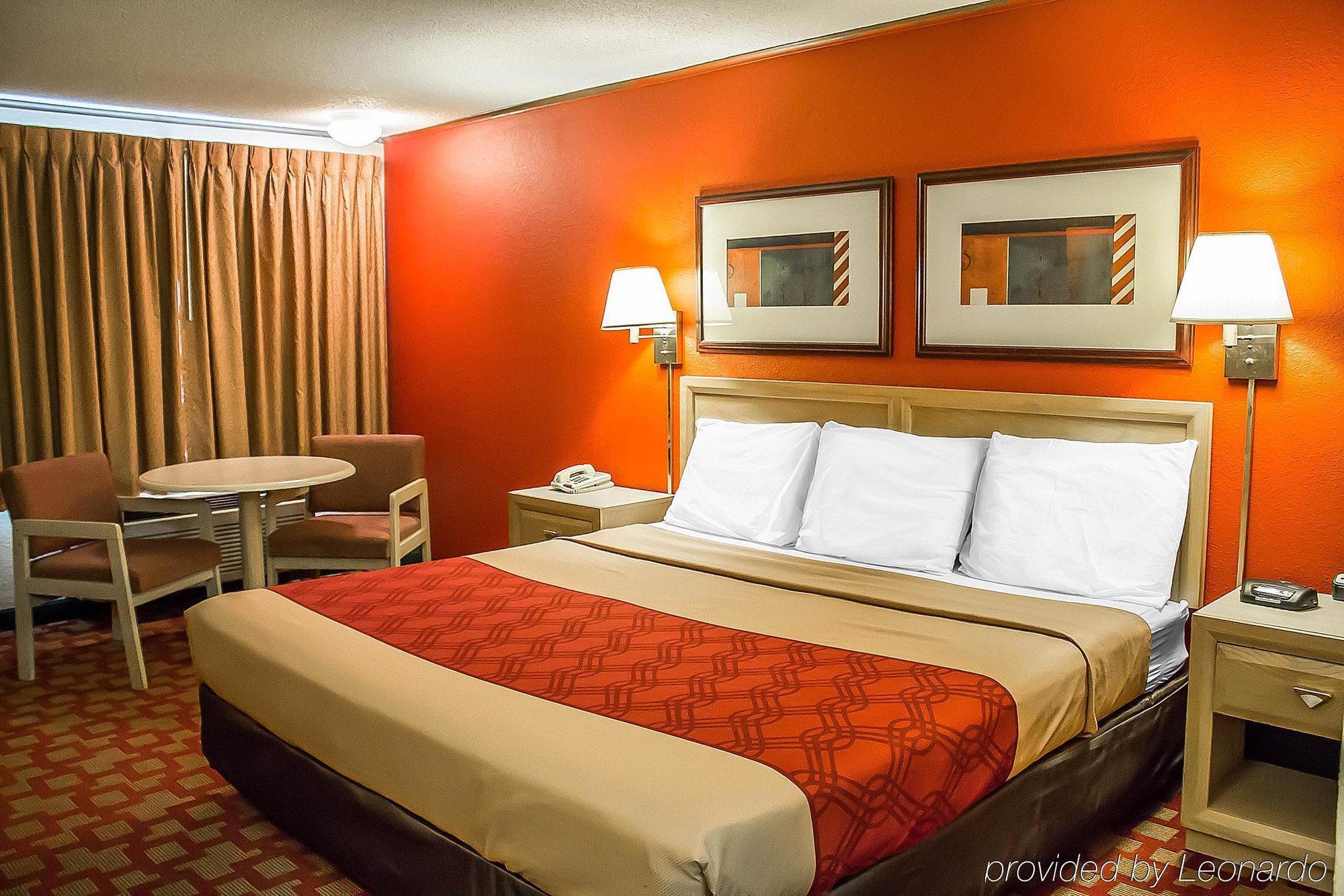 Econo Lodge Norwalk Esterno foto