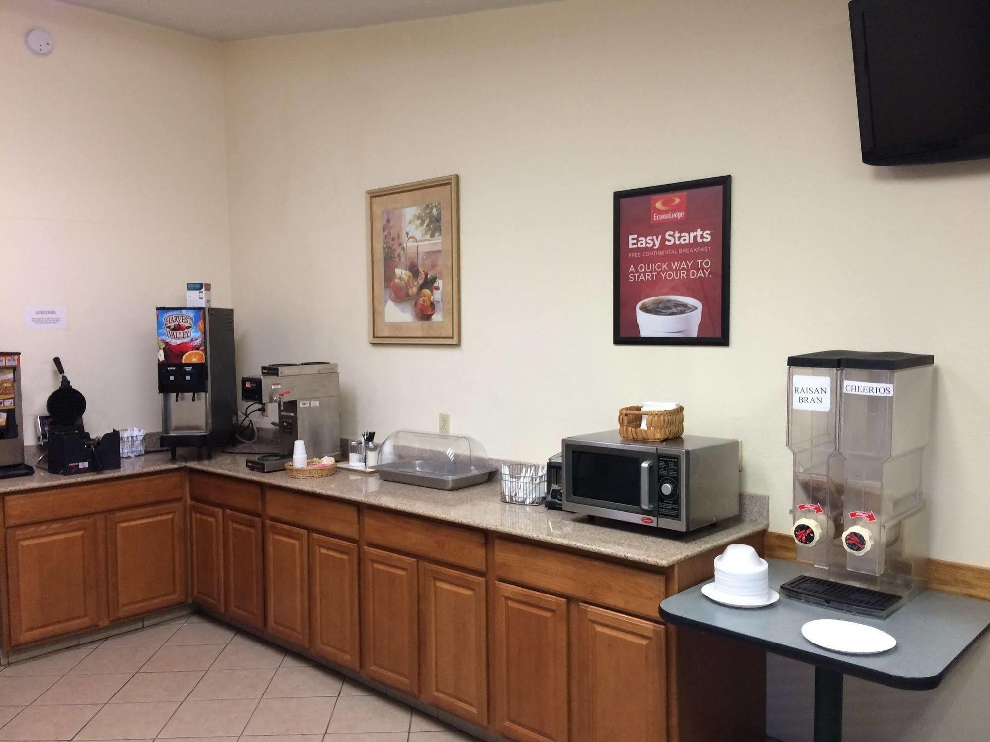 Econo Lodge Norwalk Esterno foto