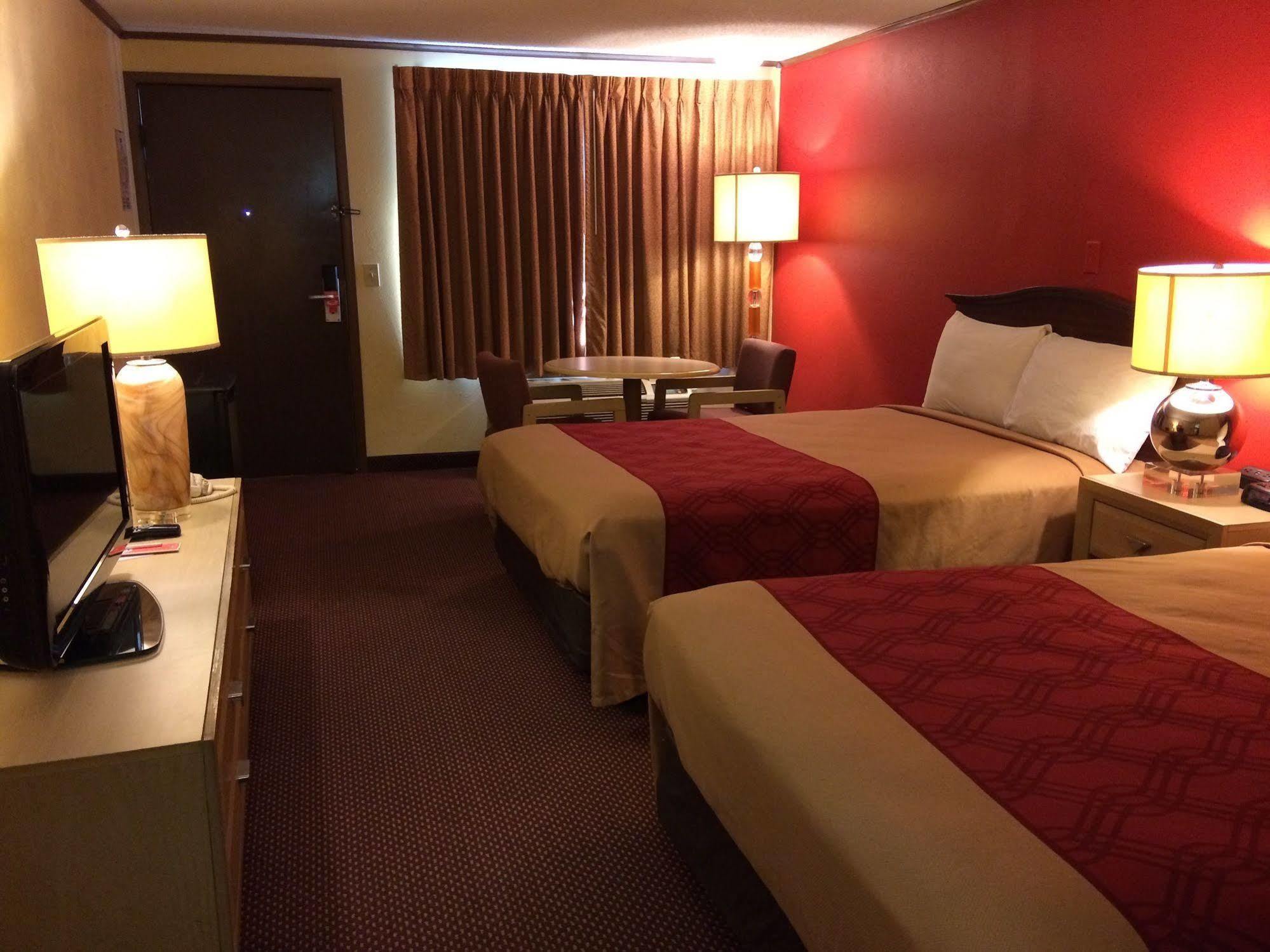 Econo Lodge Norwalk Esterno foto