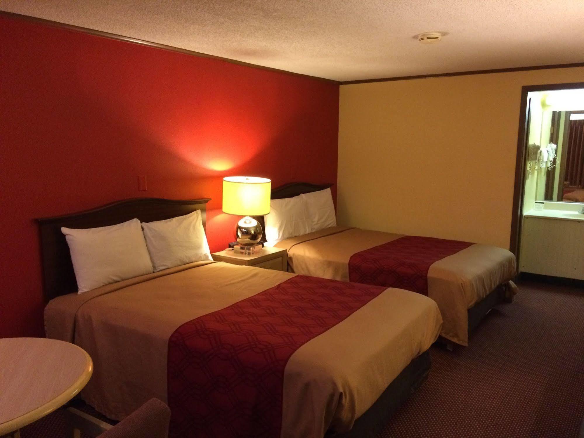 Econo Lodge Norwalk Esterno foto