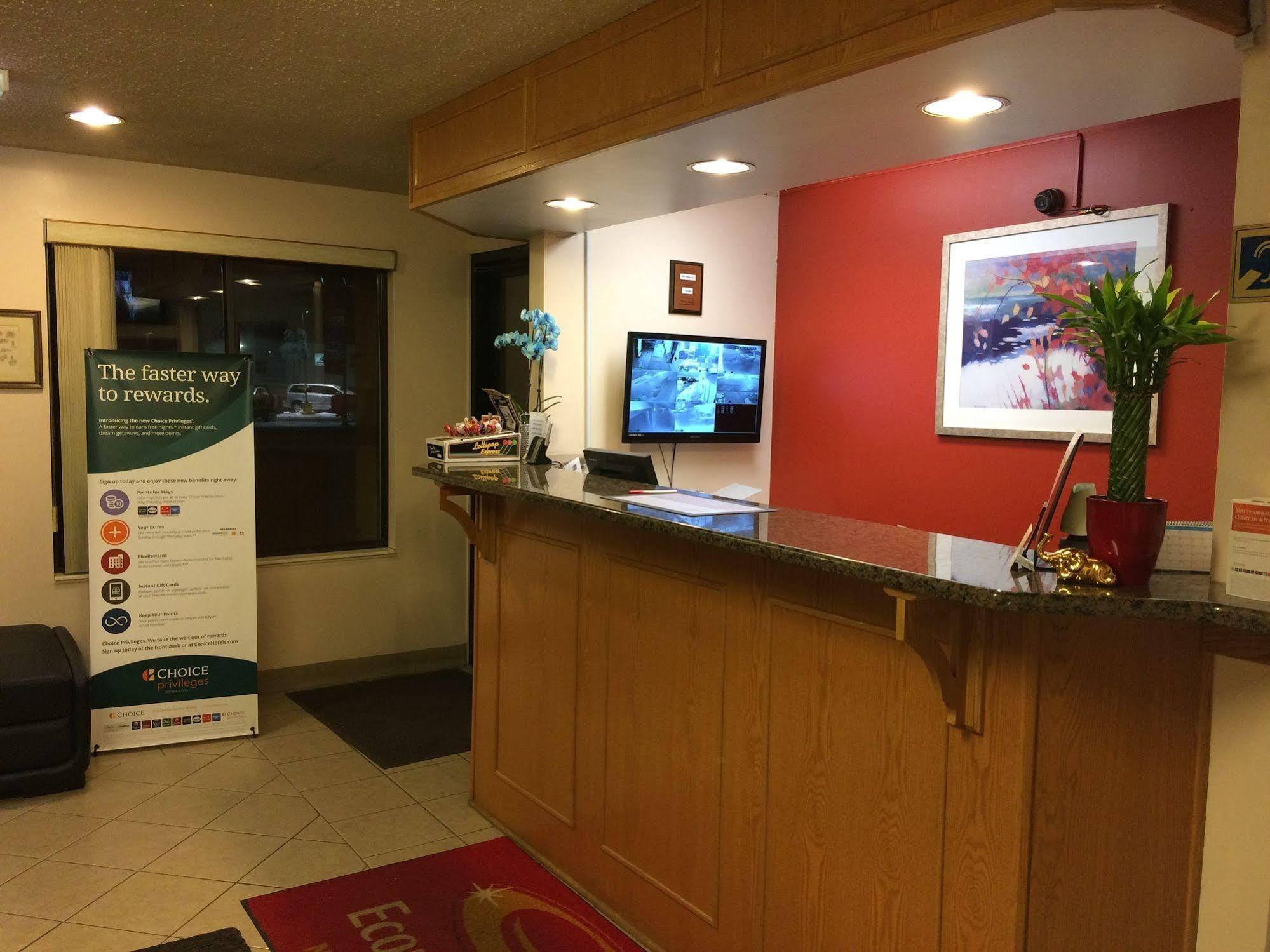 Econo Lodge Norwalk Esterno foto