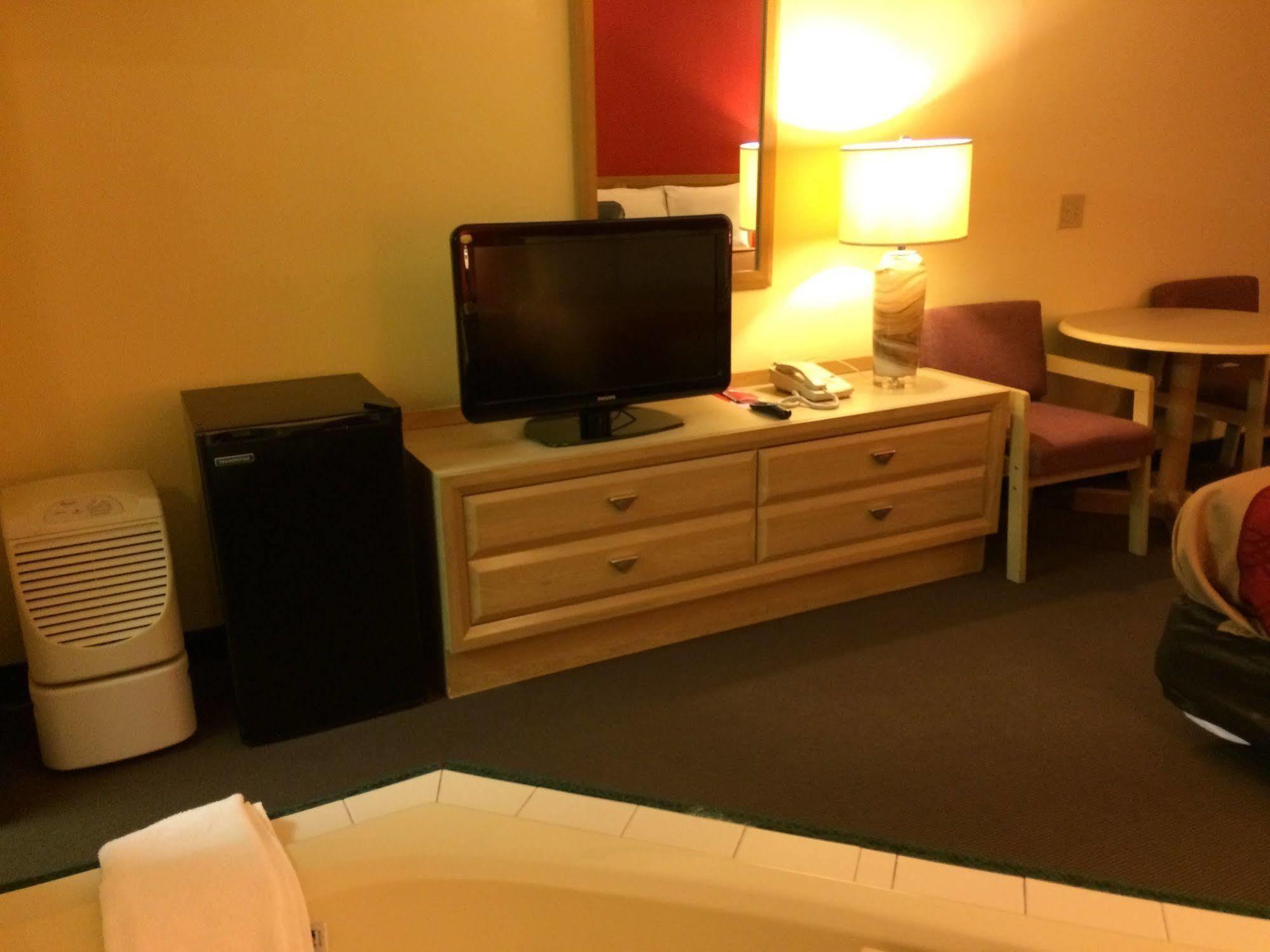 Econo Lodge Norwalk Esterno foto