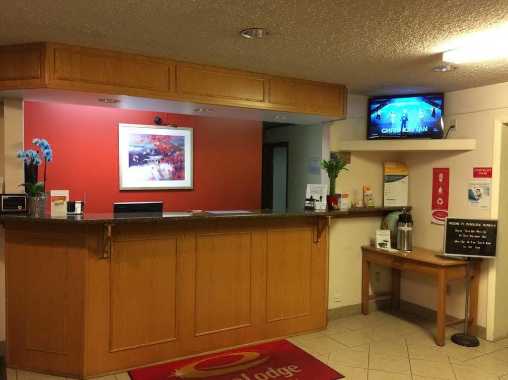 Econo Lodge Norwalk Esterno foto